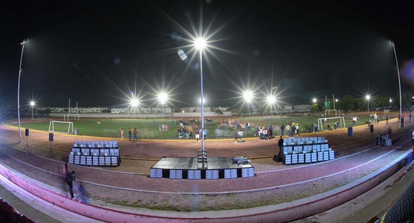 Gómez Palacio estrena iluminación en su unidad deportiva - Durango PRESS